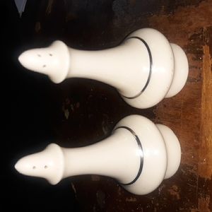 Lenox Approximately 4" tall Salt & pepper Shakers (SKU 1510)